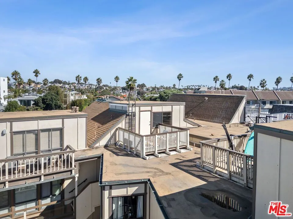Redondo Beach, California 90277, United States, 3 Bedrooms Bedrooms, ,2 BathroomsBathrooms,Residential,Active,229363