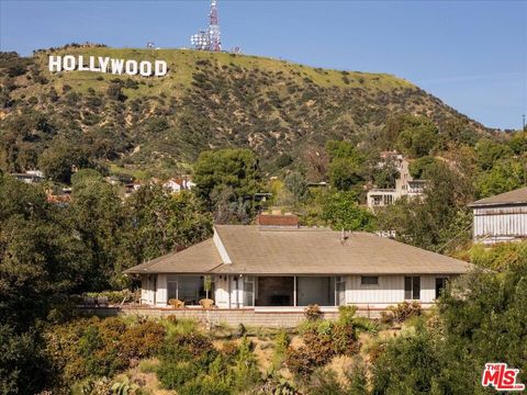 3200 Deronda Drive Los Angeles CA 90068