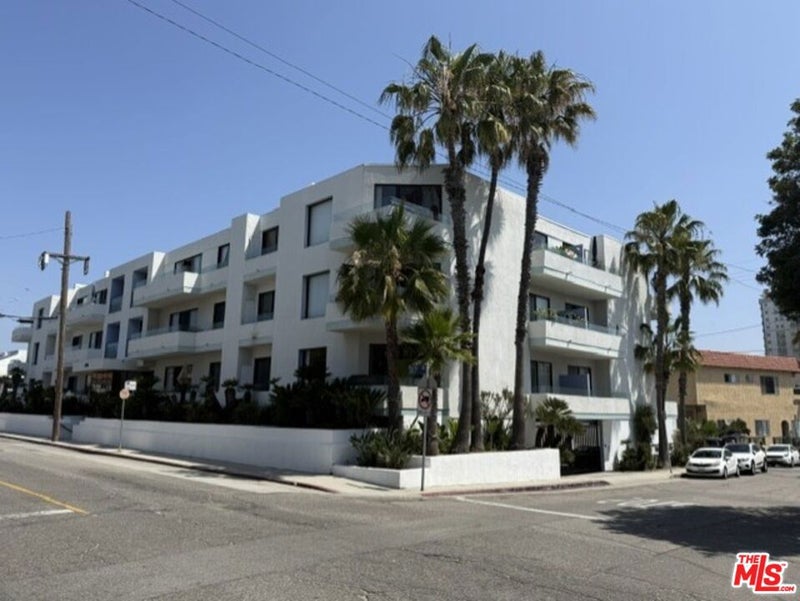 102 Catamaran Street