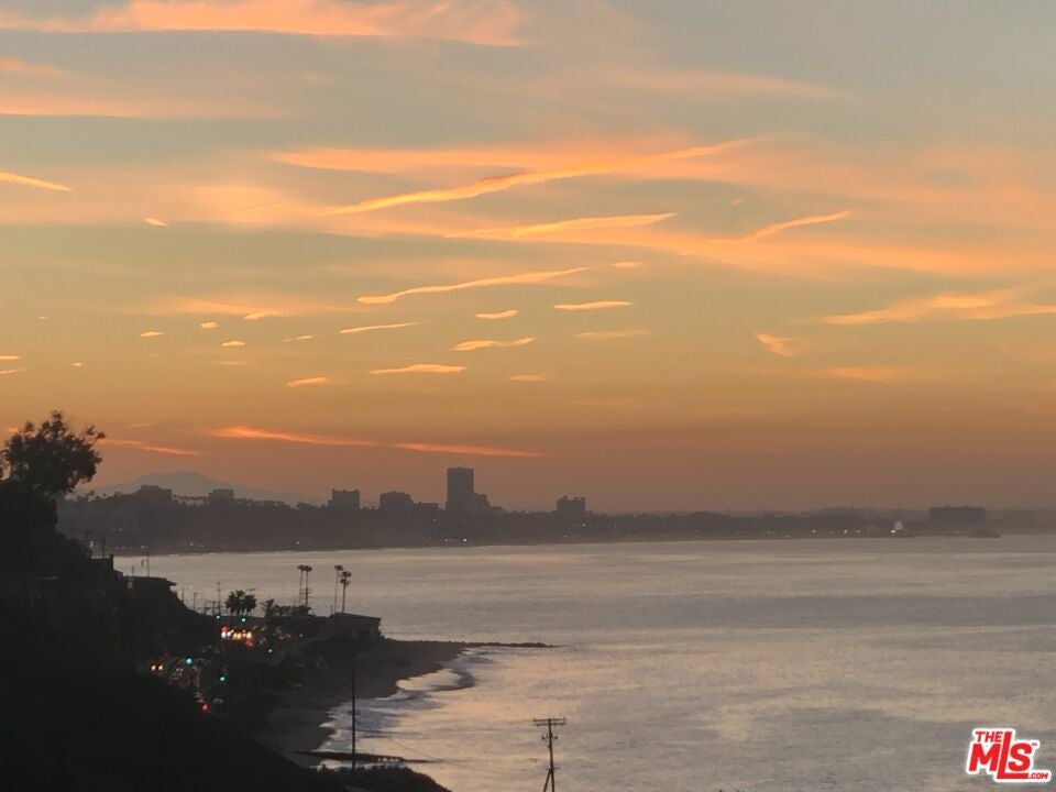18101 COASTLINE Drive