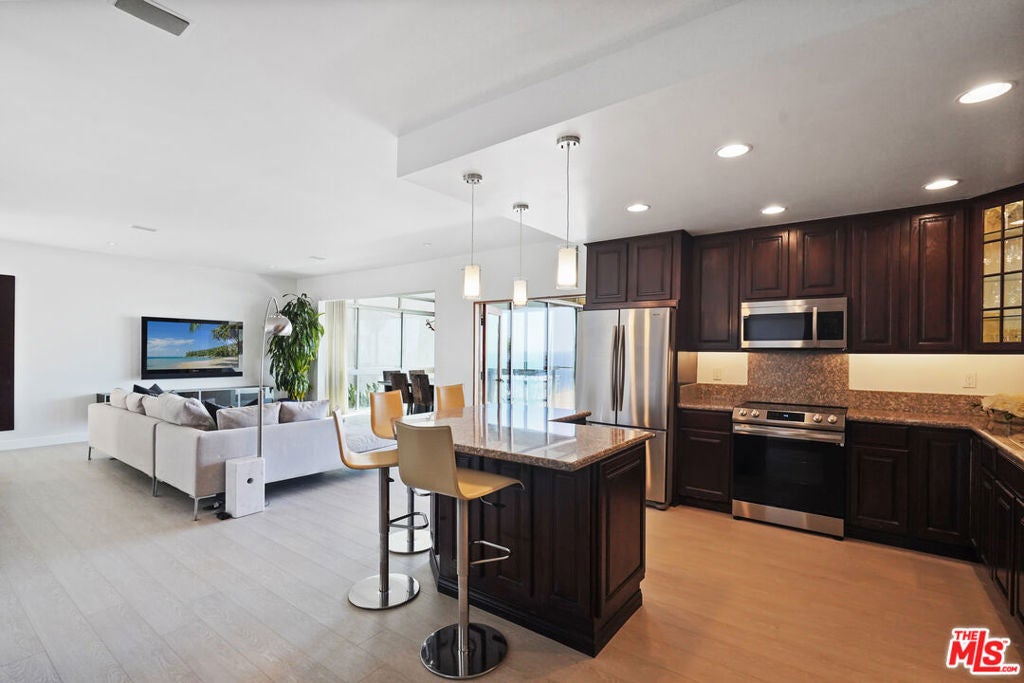 18101 COASTLINE Drive