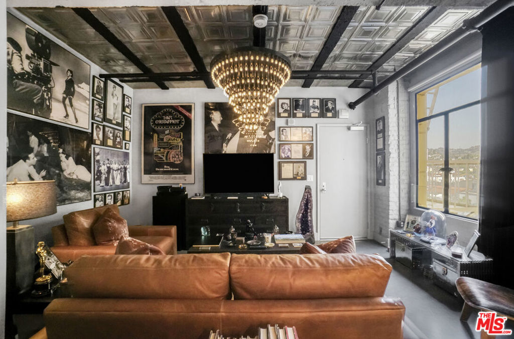 6253 Hollywood Boulevard 903