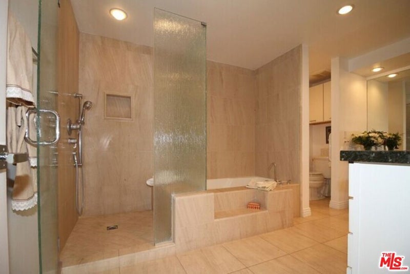 1550 Greenfield Avenue 201