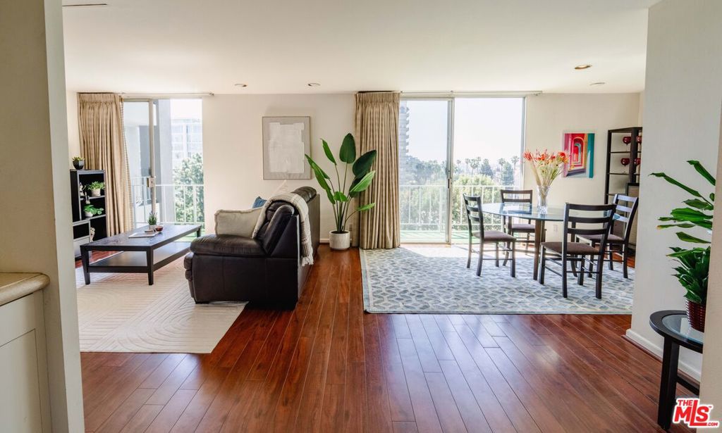 100 S Doheny Drive 711