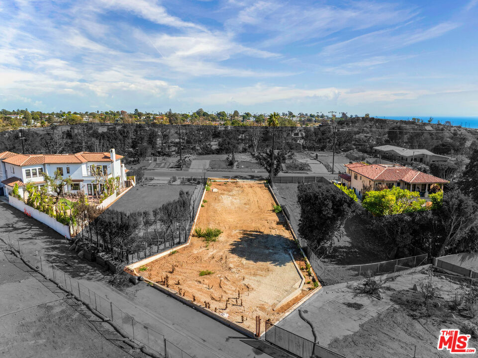 649 N Las Casas Avenue