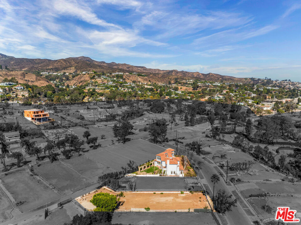 649 N Las Casas Avenue