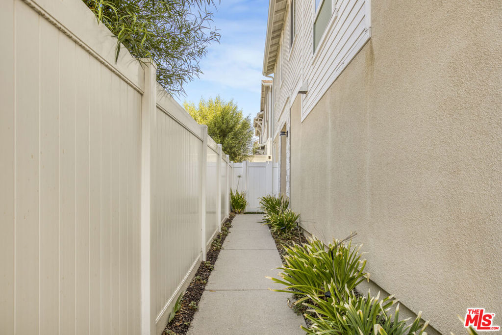 Properties 2 13450 Hubbard Street