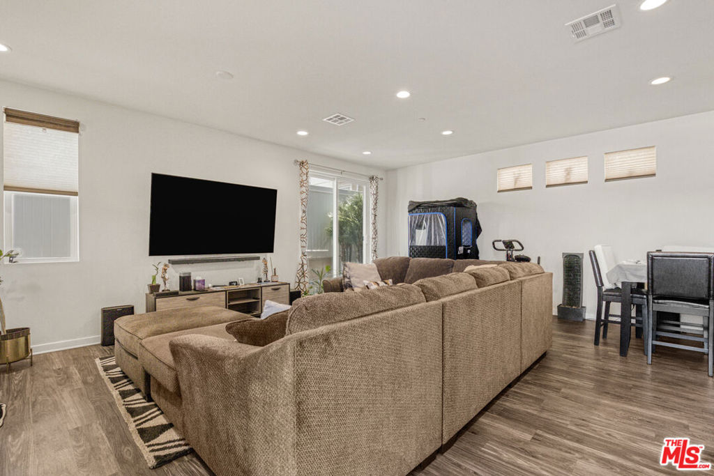 Properties 4 13450 Hubbard Street