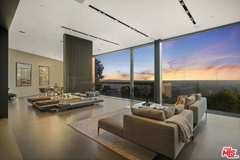 8790 Appian Way Los Angeles CA 90046