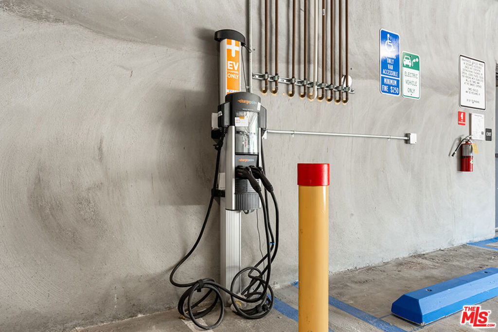 321 S Oxford Avenue 606