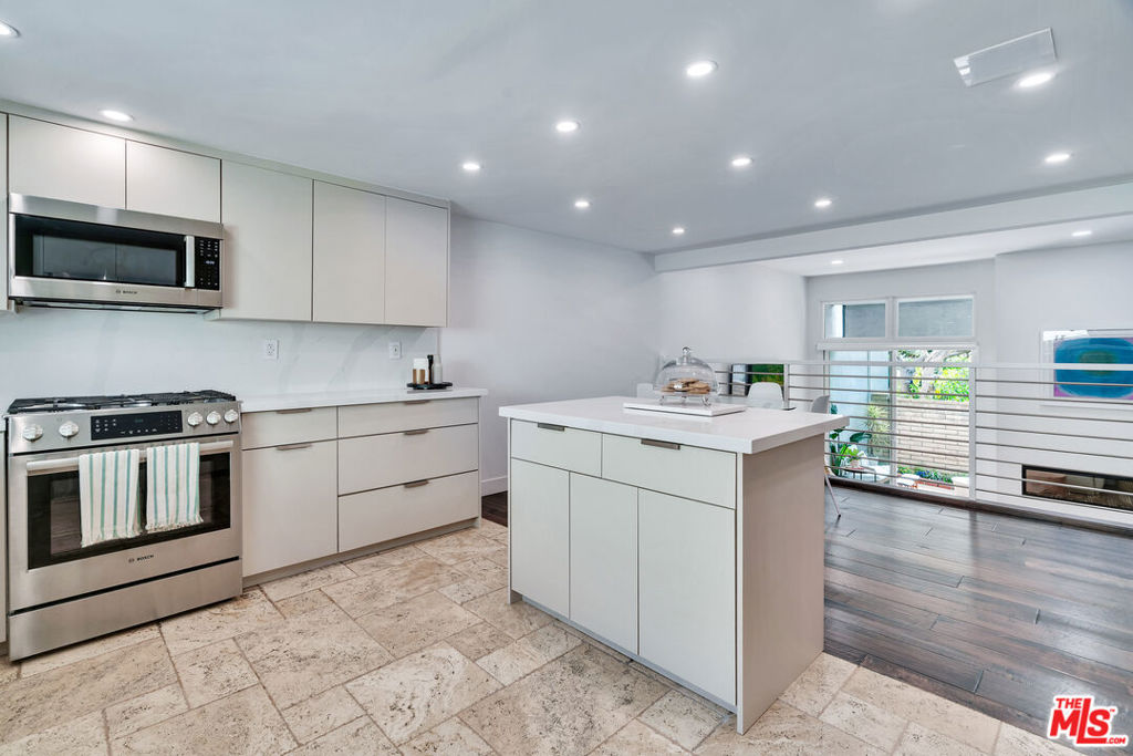4800 La Villa Marina F