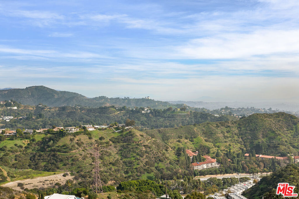 6960 Pacific View Drive