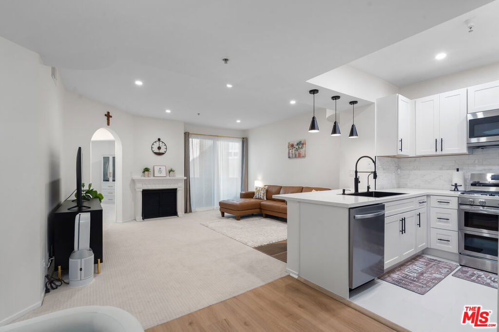 620 S Gramercy Place 239
