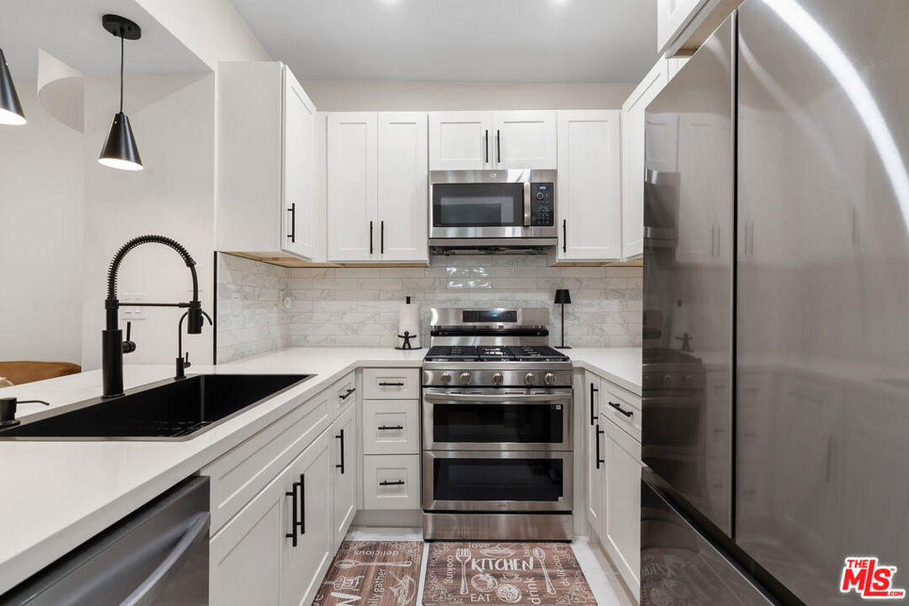 620 S Gramercy Place 239