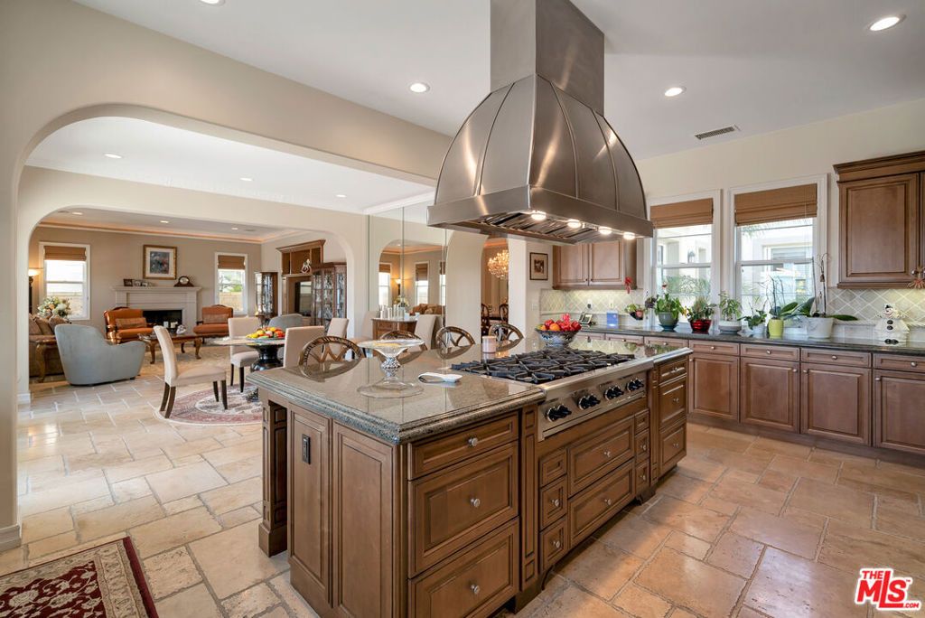 7529 Coastal View Drive