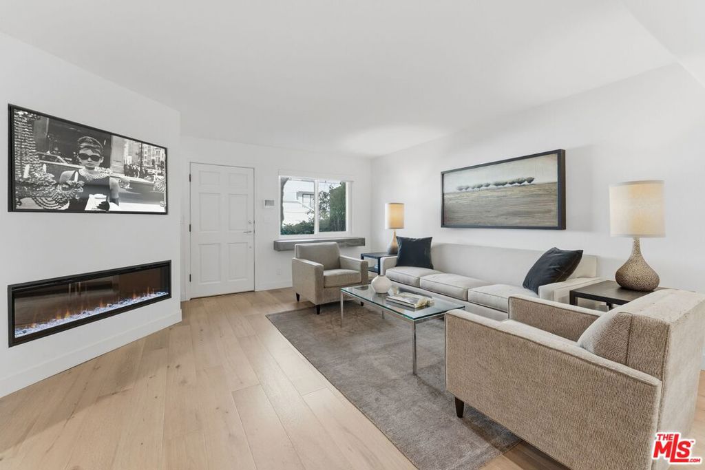 1154 N SYCAMORE Avenue 3