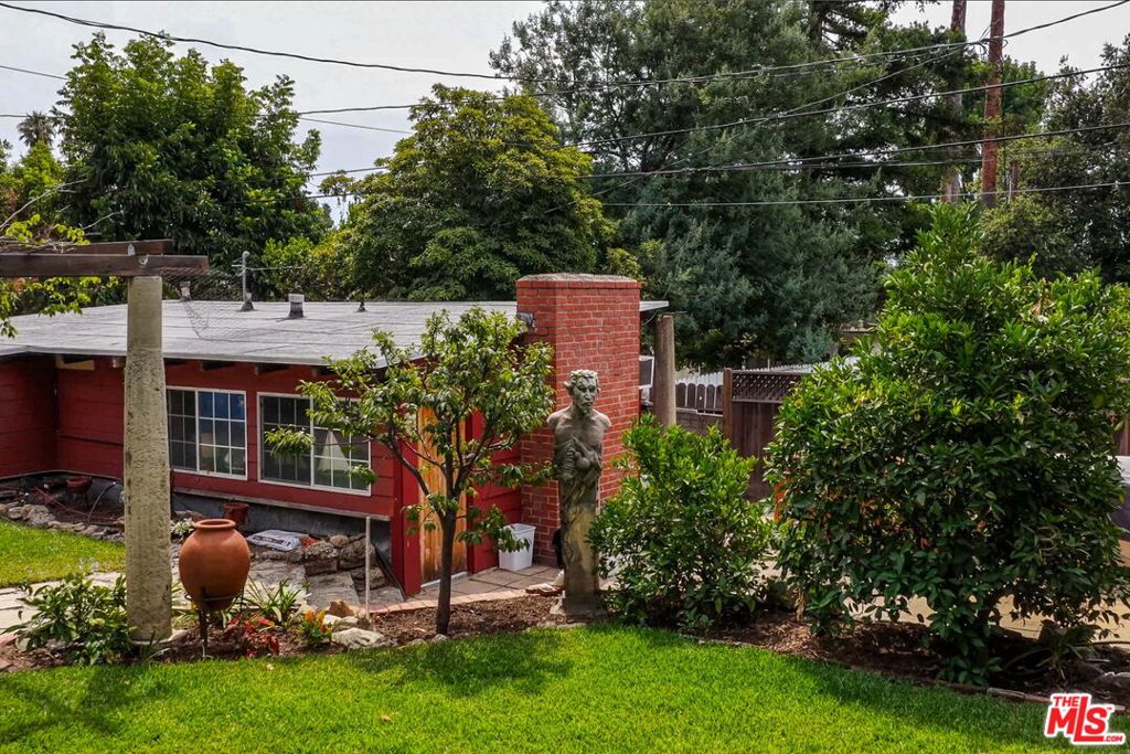 Properties 2 2186 Mar Vista Avenue