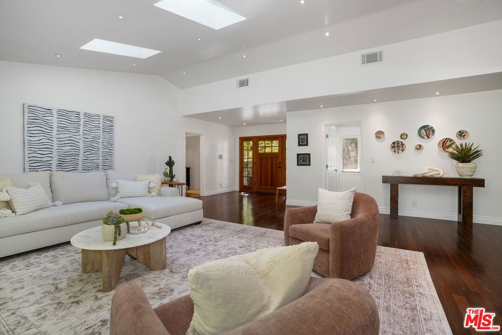 3452 Mandeville Canyon Road