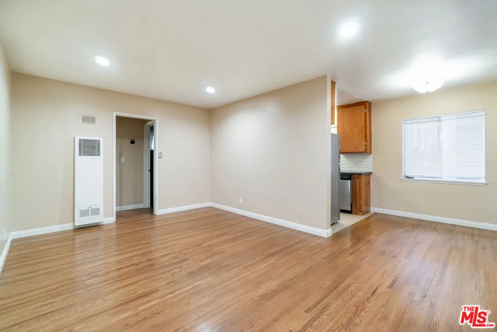 Los Angeles, California 90025, United States, 1 Bedroom Bedrooms, ,1 BathroomBathrooms,Residential,Active,226450