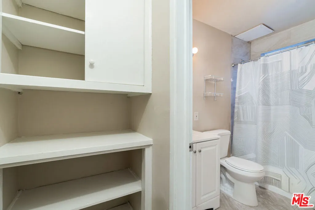 Los Angeles, California 90025, United States, 1 Bedroom Bedrooms, ,1 BathroomBathrooms,Residential,Active,226450