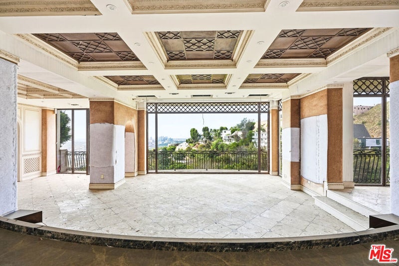 1754 Sunset Plaza Drive