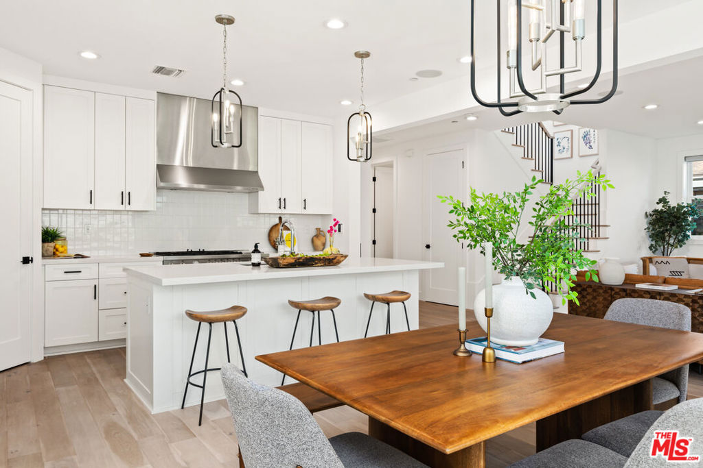 Properties 1 11956 Weir Street