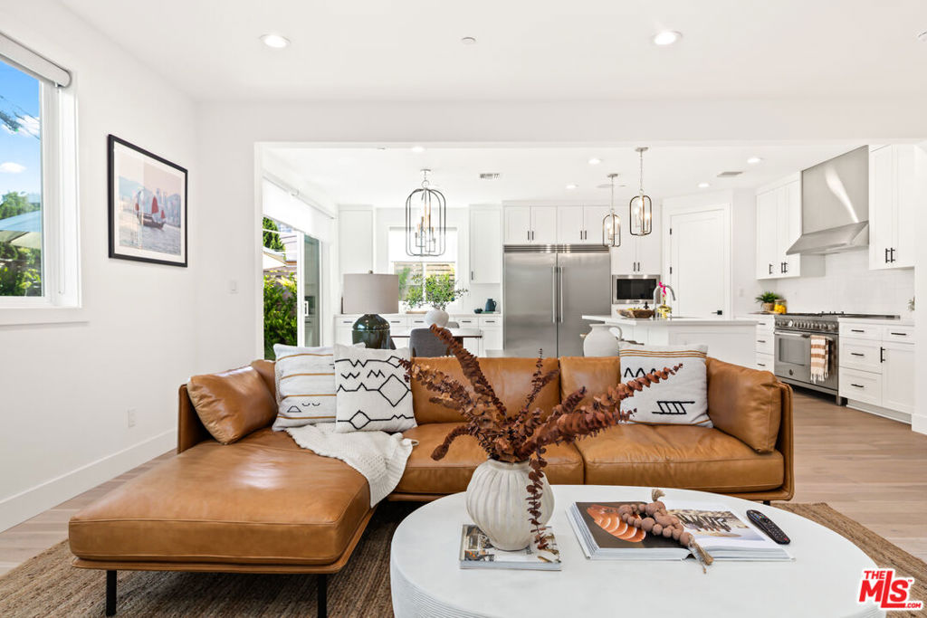 Properties 2 11956 Weir Street
