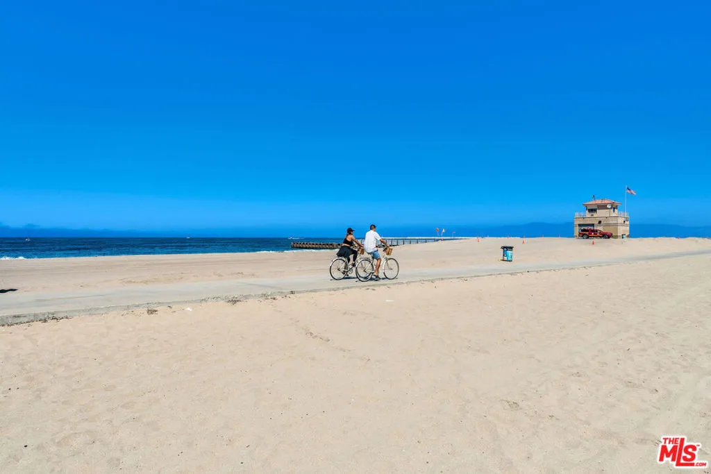 Playa Del Rey, California 90293, United States, 4 Bedrooms Bedrooms, ,3 BathroomsBathrooms,Residential,Active,187271