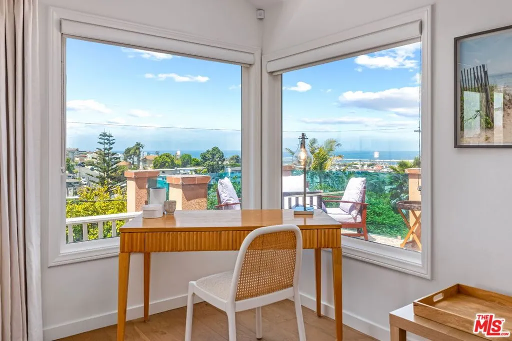 Playa Del Rey, California 90293, United States, 4 Bedrooms Bedrooms, ,3 BathroomsBathrooms,Residential,Active,187271