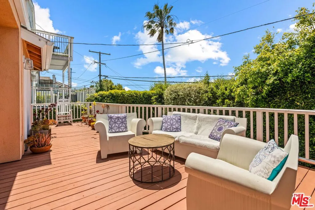 Playa Del Rey, California 90293, United States, 4 Bedrooms Bedrooms, ,3 BathroomsBathrooms,Residential,Active,187271