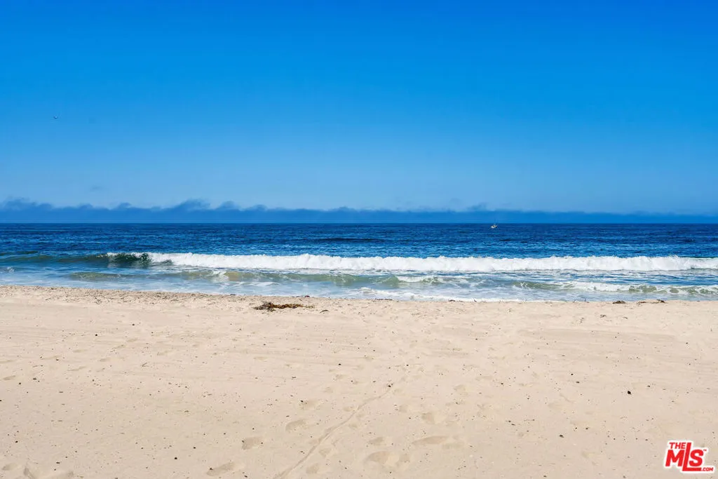 Playa Del Rey, California 90293, United States, 4 Bedrooms Bedrooms, ,3 BathroomsBathrooms,Residential,Active,187271