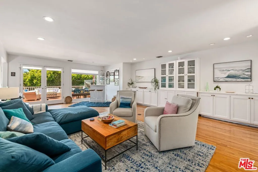 Playa Del Rey, California 90293, United States, 4 Bedrooms Bedrooms, ,3 BathroomsBathrooms,Residential,Active,187271