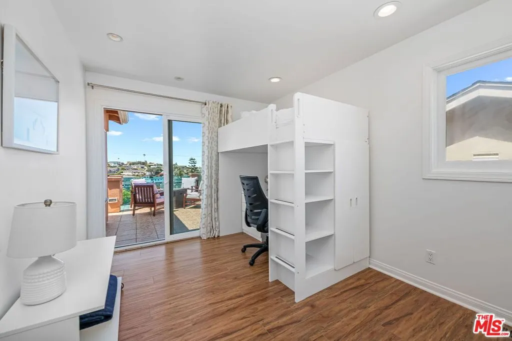 Playa Del Rey, California 90293, United States, 4 Bedrooms Bedrooms, ,3 BathroomsBathrooms,Residential,Active,187271