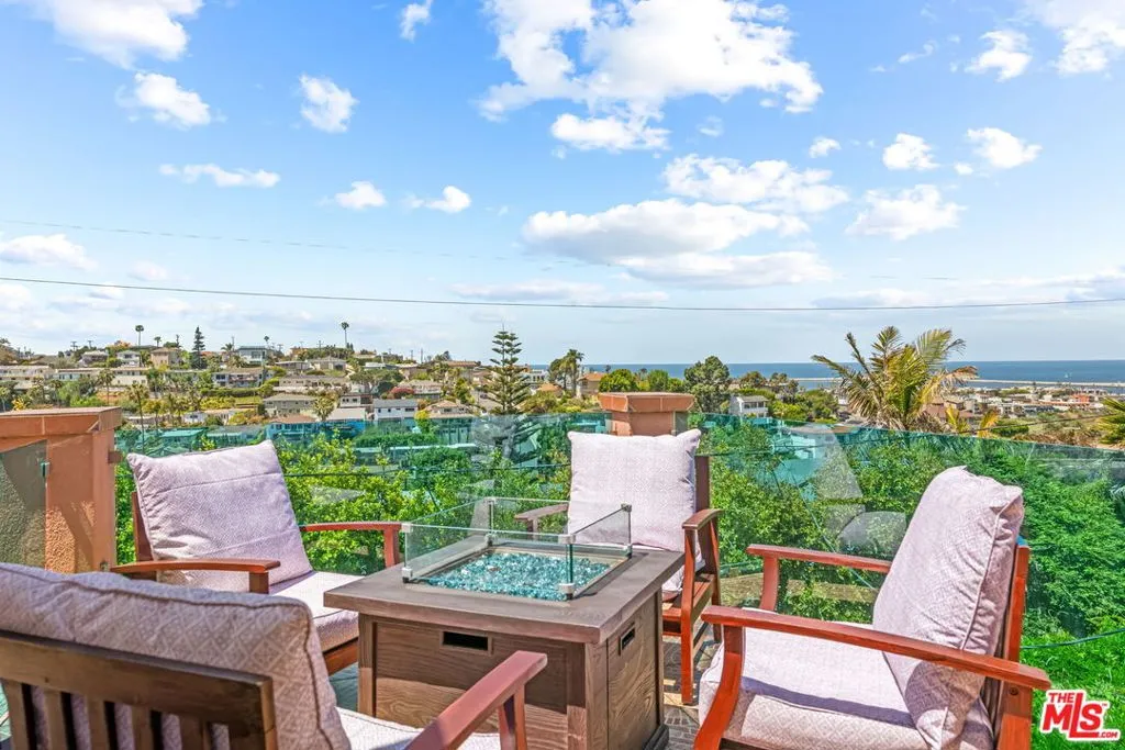 Playa Del Rey, California 90293, United States, 4 Bedrooms Bedrooms, ,3 BathroomsBathrooms,Residential,Active,187271