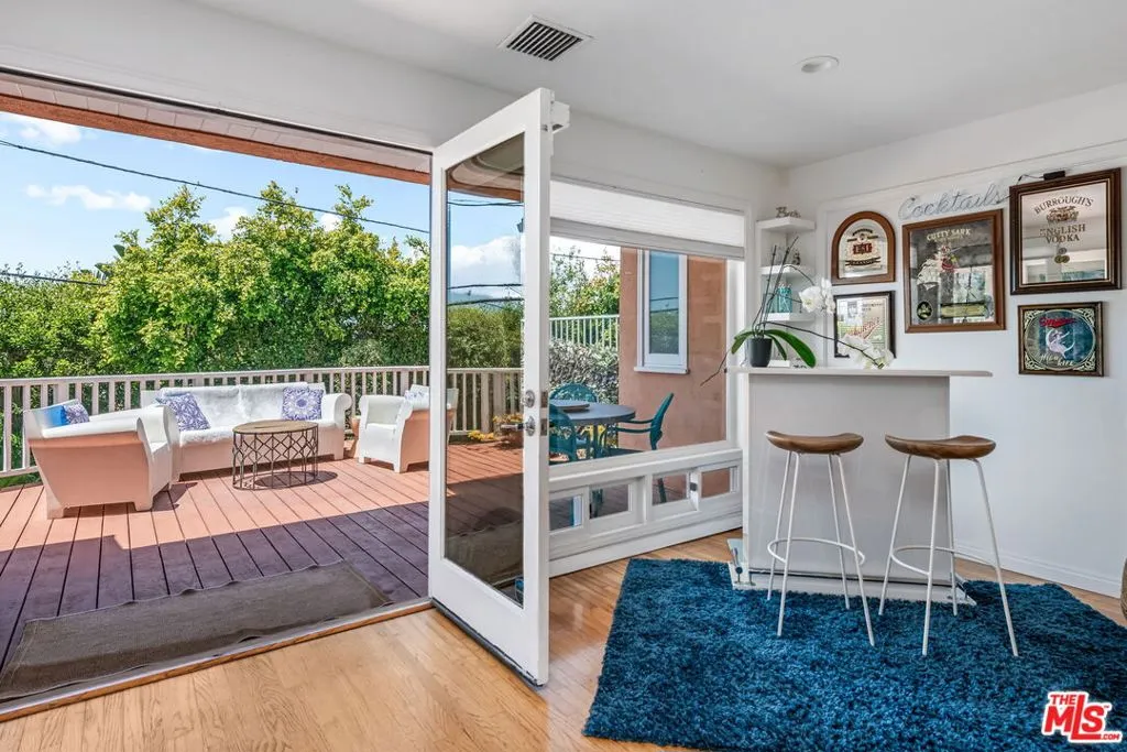 Playa Del Rey, California 90293, United States, 4 Bedrooms Bedrooms, ,3 BathroomsBathrooms,Residential,Active,187271