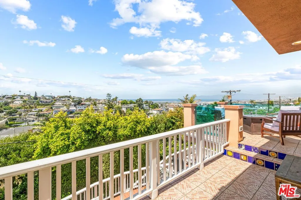 Playa Del Rey, California 90293, United States, 4 Bedrooms Bedrooms, ,3 BathroomsBathrooms,Residential,Active,187271