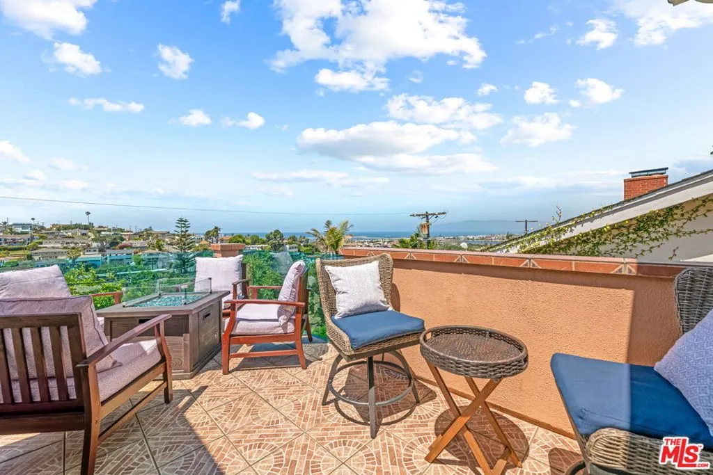 Playa Del Rey, California 90293, United States, 4 Bedrooms Bedrooms, ,3 BathroomsBathrooms,Residential,Active,187271