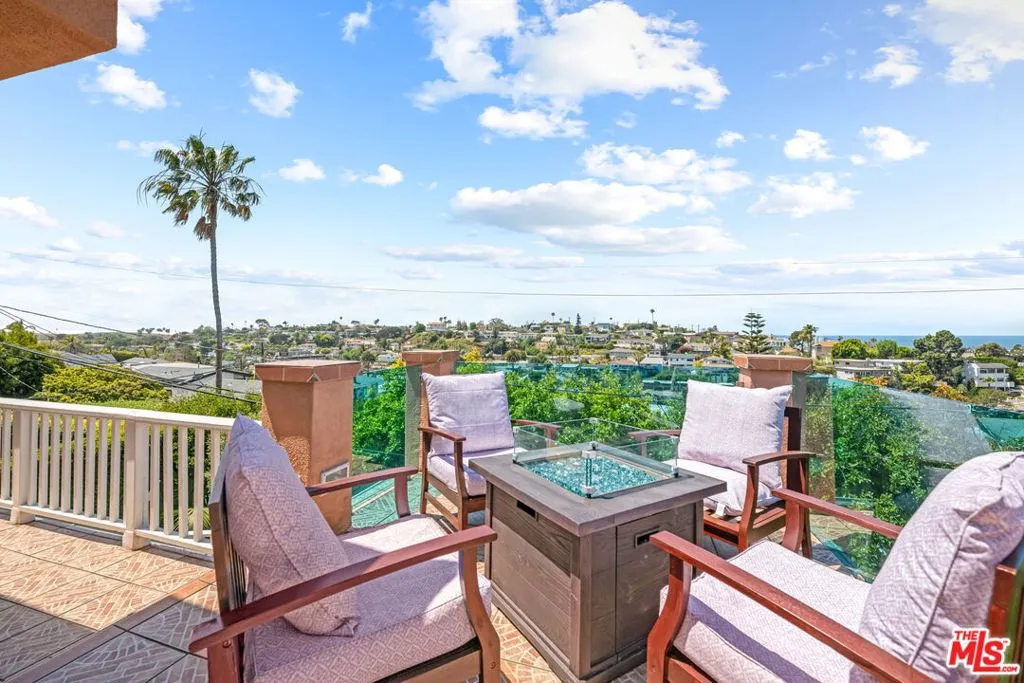 Playa Del Rey, California 90293, United States, 4 Bedrooms Bedrooms, ,3 BathroomsBathrooms,Residential,Active,187271