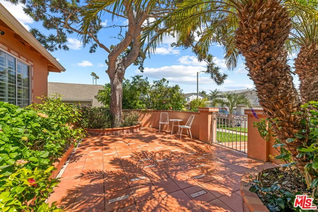 Playa Del Rey, California 90293, United States, 4 Bedrooms Bedrooms, ,3 BathroomsBathrooms,Residential,Active,187271