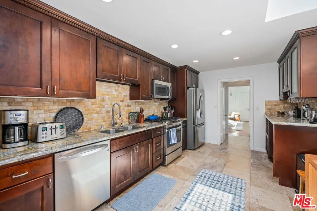 Playa Del Rey, California 90293, United States, 4 Bedrooms Bedrooms, ,3 BathroomsBathrooms,Residential,Active,187271