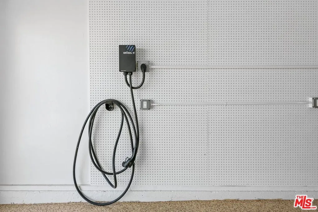 Playa Del Rey, California 90293, United States, 4 Bedrooms Bedrooms, ,3 BathroomsBathrooms,Residential,Active,187271