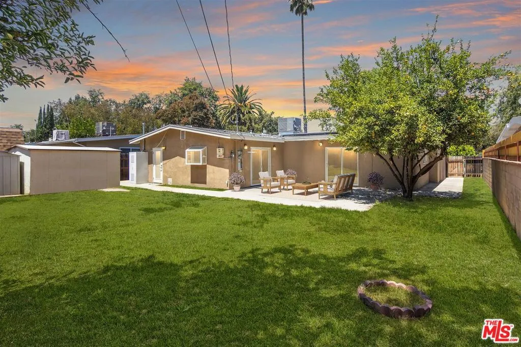 Reseda, California 91335, United States, 3 Bedrooms Bedrooms, ,2 BathroomsBathrooms,Residential,Pending,197127