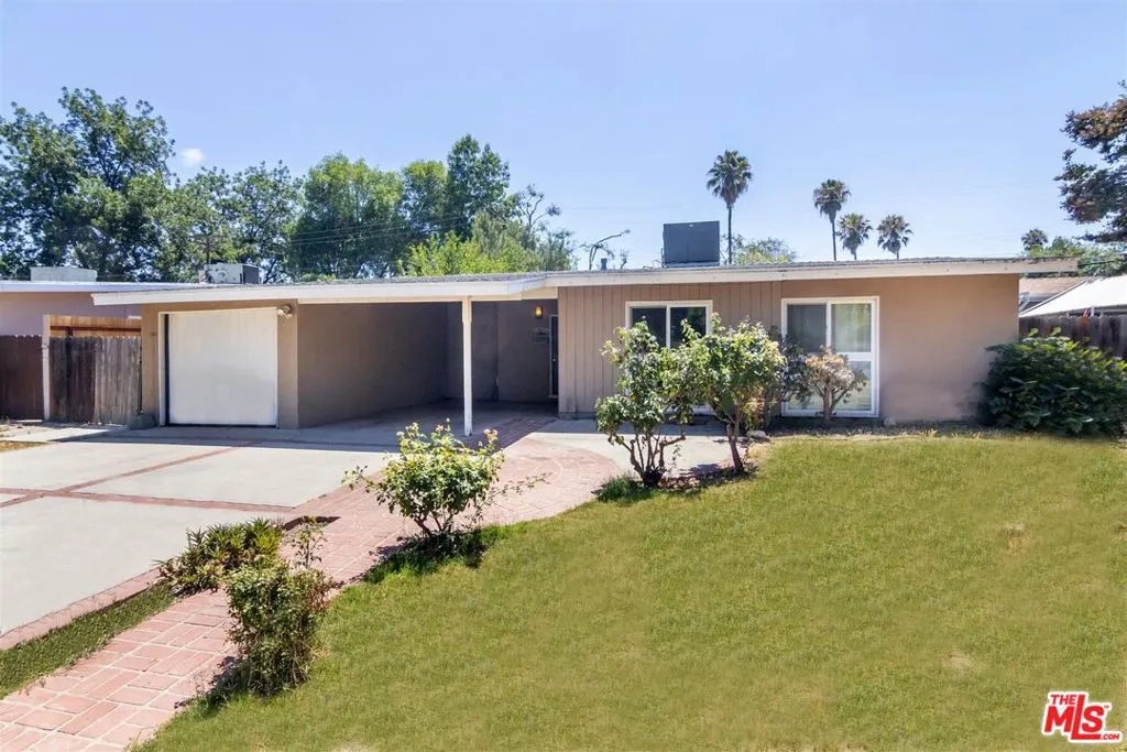 Reseda, California 91335, United States, 3 Bedrooms Bedrooms, ,2 BathroomsBathrooms,Residential,Pending,197127