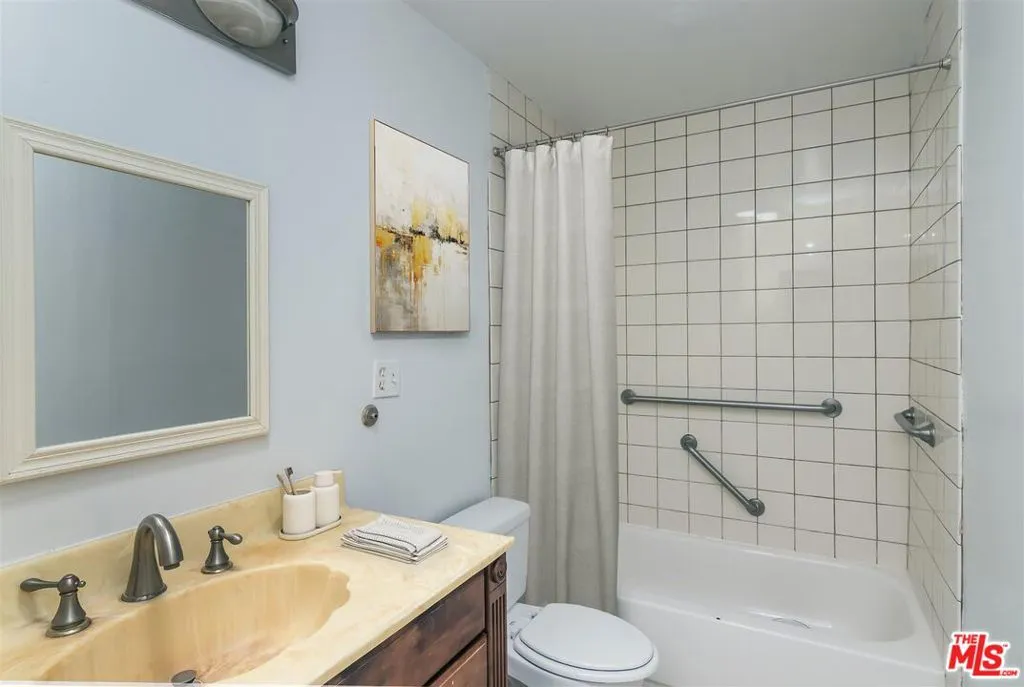 Reseda, California 91335, United States, 3 Bedrooms Bedrooms, ,2 BathroomsBathrooms,Residential,Pending,197127