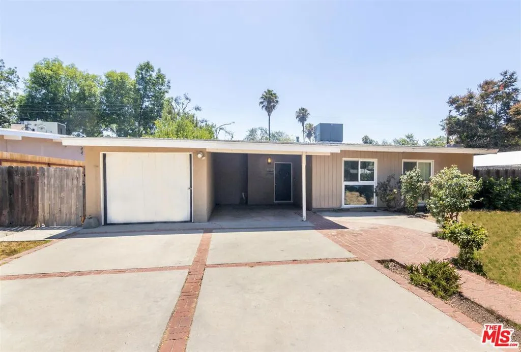 Reseda, California 91335, United States, 3 Bedrooms Bedrooms, ,2 BathroomsBathrooms,Residential,Pending,197127