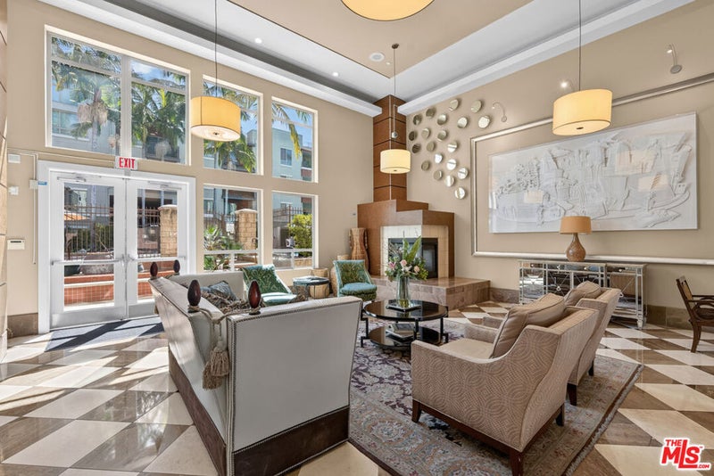 100 S Alameda Street 476