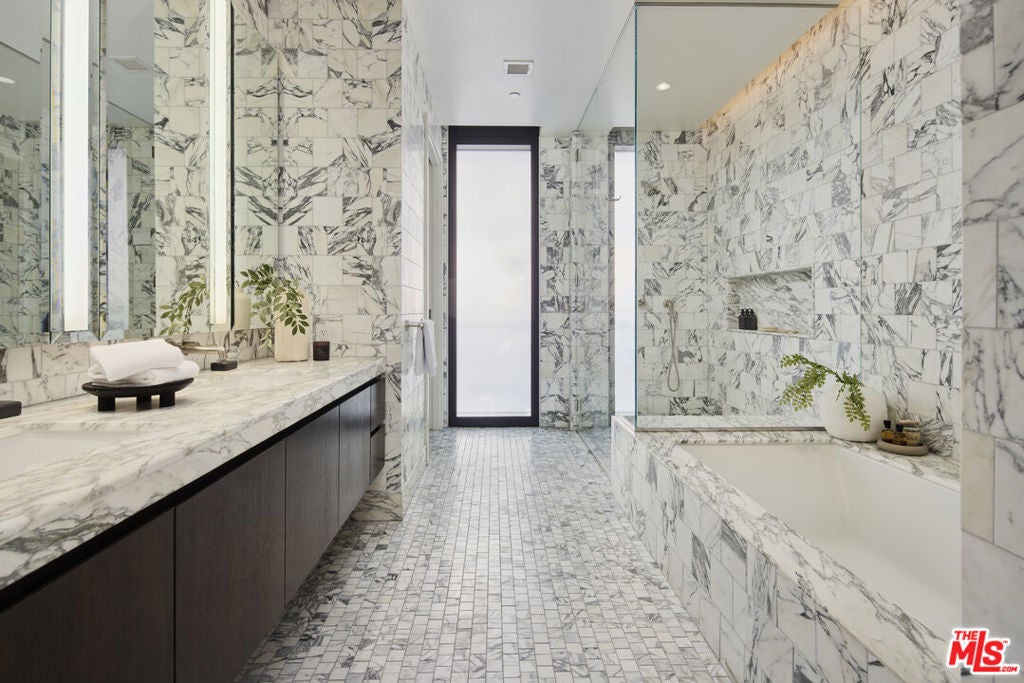 8420 W Sunset Boulevard 801