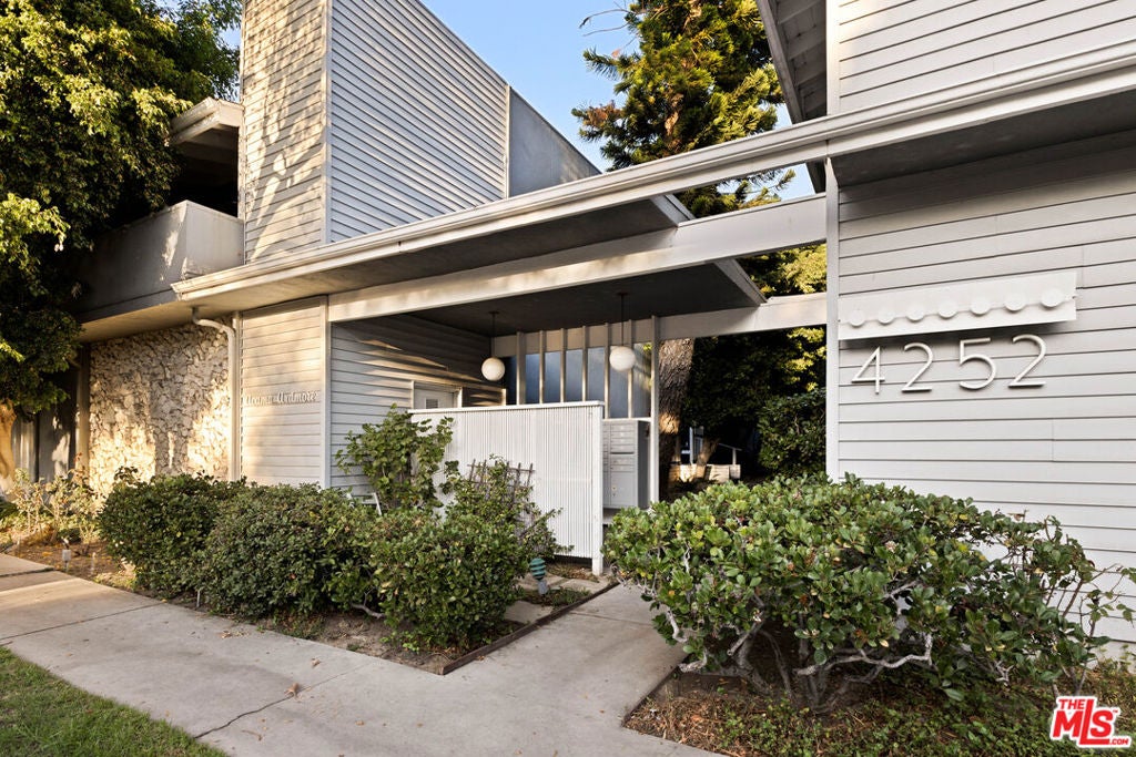 4252 Fair Avenue 10