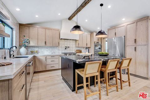 1606 S Orange Grove Avenue Los Angeles CA 90019