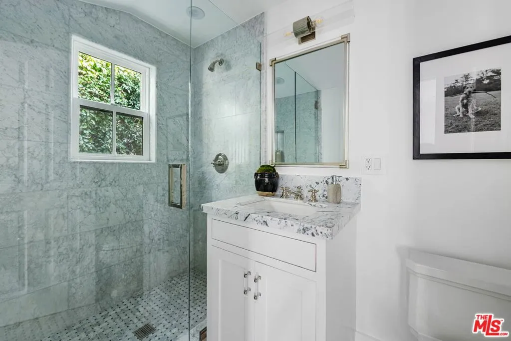 Los Angeles, California 90049, United States, 4 Bedrooms Bedrooms, ,3 BathroomsBathrooms,Residential,Active,241843